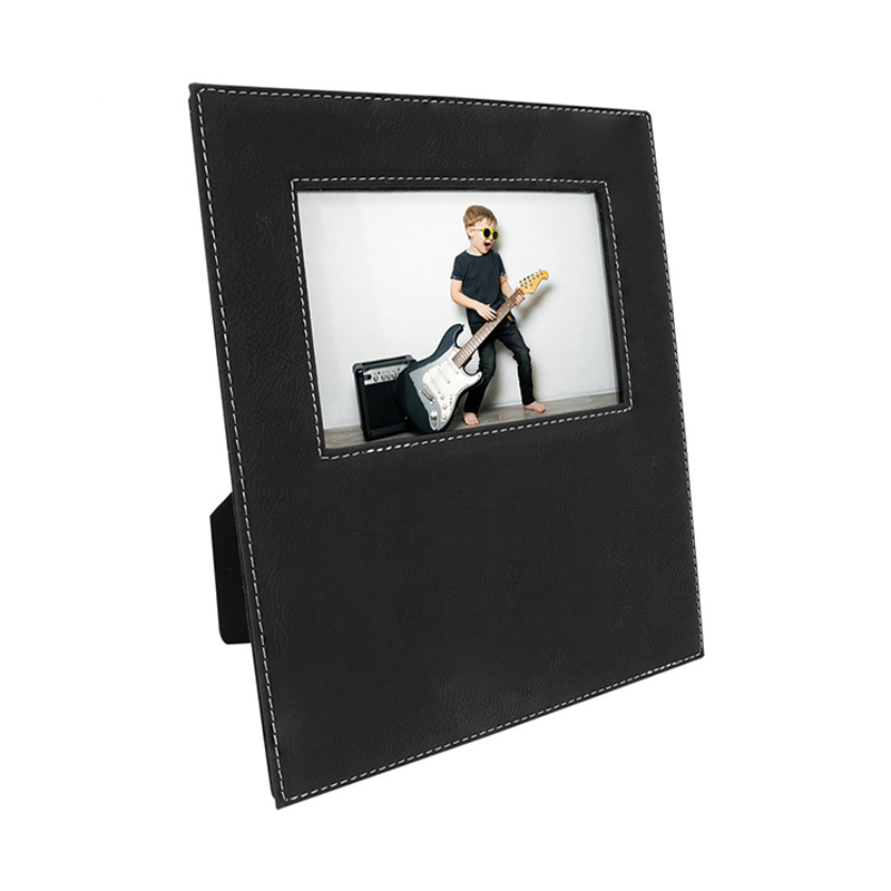 Moldura para fotos em couro sintético de 4' x 6' com área de gravação de 4 1/4' x 7 7/8'