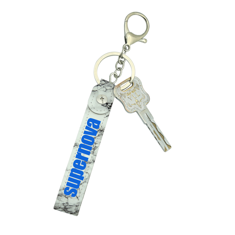 Chaveiro com cordão em couro sintético por sublimação Chaveiro com cordão em couro sintético por sublimação